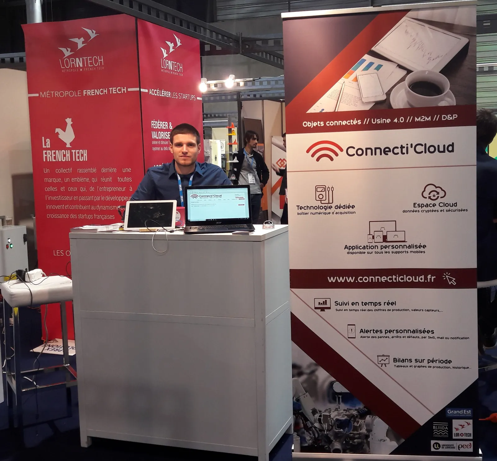 Le stand Connecti’Cloud sur un salon, sous la bannière French Tech
